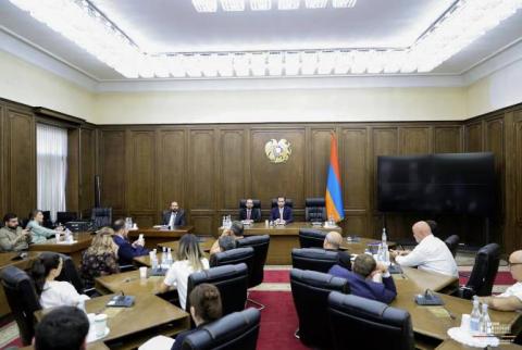 Фракция "Гражданский договор" провела встречу с главой МИД Армении