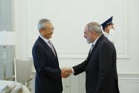 Nikol Pashinyan Receives Zhang Ming and Delegation