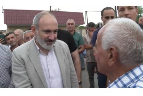 Nikol Pashinyan a visité le village de Chochkan, isolé par les inondations