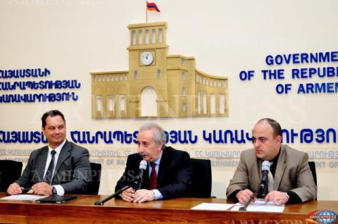 The press conference titled “e-Guillotine business procedures and 
start of legal acts data base defining them”