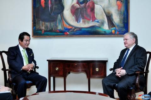 Министр иностранных дел РА Эдвард Налбандян принял 
замминистра иностранных дел Японии Такао Макино