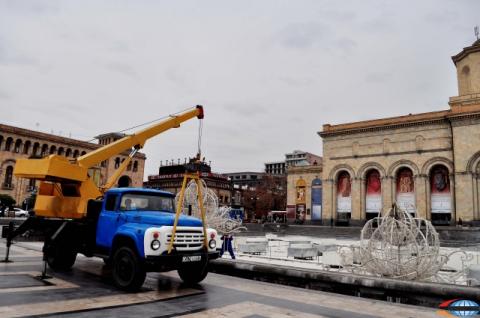 Հանրապետության Հրապարակը տոնական հանդերձանք է 
հագնում 