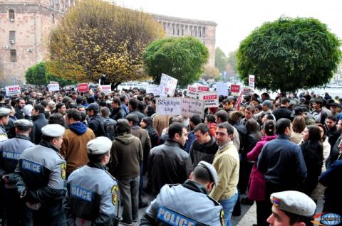 Protest against 5% Pension Contribution Payment