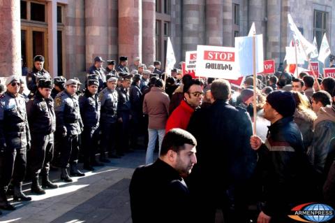 Protest against 5% Pension Contribution Payment