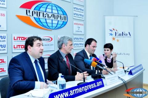 Եվրախորհրդարանի անդամ` պրն. Ինակի Իռազաբալբեիթիա 
Ֆերնանդեսի, Իսպանիայի խորհրդարանի անդամ` պրն. 
Ինարիտու Գարսիանի և «Արմենպրես» լրատվական 
գործակալության տնօրեն Արամ Անանյանի ասուլիսը