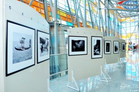 Юбилейный для этой компании день открылся фотовыставкой 
«Звезды между небом и землей: (Stars sur la Passerelle. Regards 
Volés) – это лишь часть фотоархива компании и посвящена она 
истор