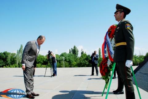 Russian Foreign Minister Sergey Lavrov visits Tsitsernakaberd 
Memorial