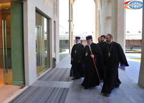 Participants of "At the Foot of Ararat” International media forum meet 
with Catholicos of All Armenians Karekin II  