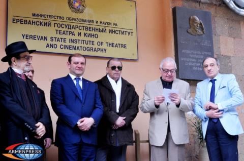 Թատրոնի միջազգային օրվա կապակցությամբ ԵԹԿՊԻ առաջին 
ռեկտոր Վավիկ Վարդանյանի հուշաքարի բացման 
արարողությունը
