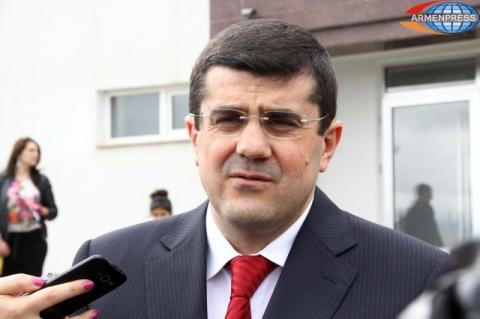 Արայիկ Հարությունյանը ԼՂՀ խորհրդարանական 
ընտրություններում քաղաքացիական իր պարտքը կատարեց թիվ 
3/3 ընտրատեղամասում
