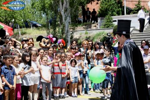 ԴԱՀԿ-ն երեխաների պաշտպանության միջազգային օրվա առթիվ 
նվերներ մատուցեց 200 երեխաների