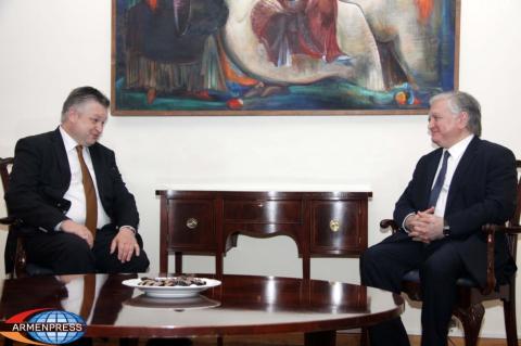The Minister of Foreign Affairs of the Republic of Armenia 
Edward Nalbandian hosts the OSCE/ODIHR Director Michael 
George Link
