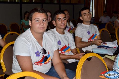 Opening of 8 last tour of  "Come Home 2015"