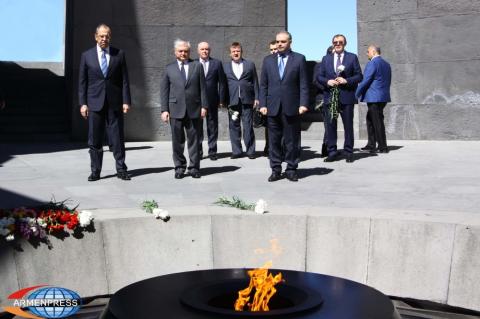 Russian FM Lavrov visits Tsitsernakaberd Memorial-Complex