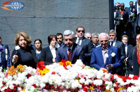 President Serzh Sargsyan and prominent guests pay tribute to 
Armenian Genocide victims in Yerevan