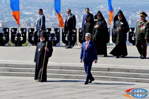 RA President Serzh Sargsyan paid tribute to the soldiers who 
sacrificed their lives for the Motherland

