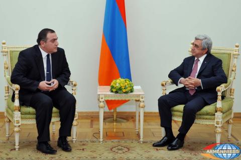 The newly-appointed Ambassador of Georgia Giorgi 
Saganelidze handed over his credentials to Armenia President 
Serzh Sargsyan