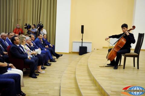 President Sargsyan attends opening ceremony of renovated 
Music School after P.I. Tchaikovsky 