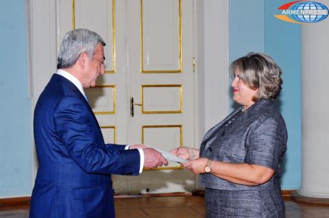 The newly appointed Ambassador Extraordinary and 
Plenipotentiary of Greece to the Republic of Armenia Nafsika 
Nancy Eva Vraila presented her credentials to the President