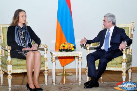 Newly appointed Ambassador Extraordinary and Plenipotentiary 
of the Republic of Estonia to the Republic of Armenia Kai 
Kaarelson presented her credentials to President Serzh Sargsyan
