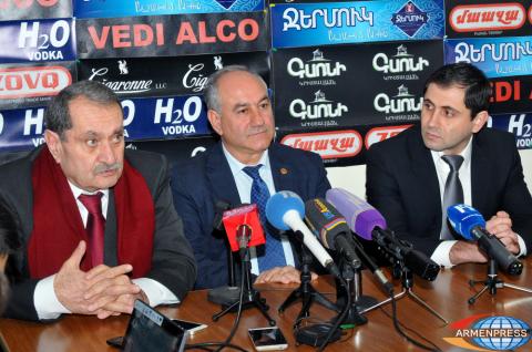 Press conference of  Deputy Chairman of the 'Civil Contract' 
party Suren Papikyan, MP Sukias Avetisyan and political scientist 
Gurgen Yeghiazaryan 