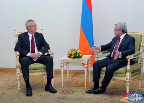 Newly appointed Ambassador of New Zealand to Armenia Ian 
Alexander Hill presents credentials to President Sargsyan