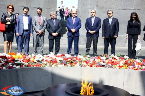  Lebanese State Minister for Planning Affairs Michel Pharaon’s 
delegation visits Tsitsernakaberd Genocide Memorial in Yerevan