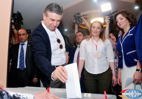  Armenian Prime Minister votes in City Council election of capital