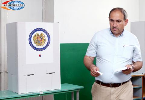  Opposition MP Nikol Pashinyan from Yelk bloc casts vote in 
Yerevan City Council election