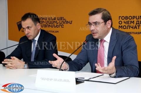 Пресс-конференция главы департамента финансовой 
политики Евразийской экономической комиссииТиграна 
Давтяна,  заместителя министра финансов Армении Давида 
Ананяна