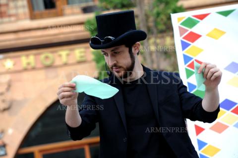 Illusionist Nahapet Arshakyan holds master class in 
Tsakhkadzor