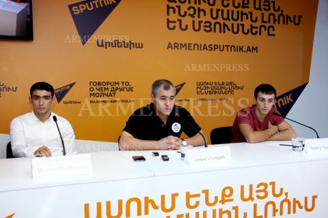 Пресс-конференция главного тренера Сборной Армении по 
гимнастике Акопа Серобяна, гимнастов Артура Товмасяна  и 
Артура Давтяна