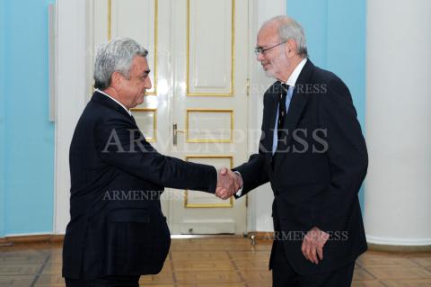 Newly-appointed Ambassador of Colombia Alfonso López 
Caballero presents credentials to Armenian President
