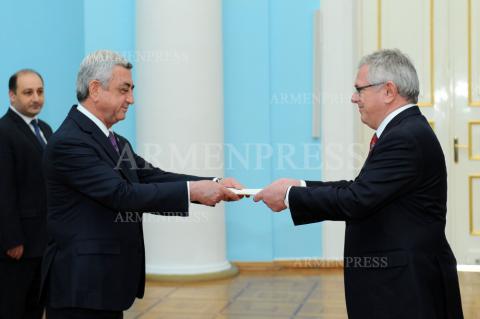 Newly-appointed Ambassador of Denmark Ruben Madsen 
presents credentials to Armenian President Serzh Sargsyan