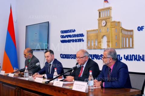 Press conference of government officials and PR & advertising 
specialists 