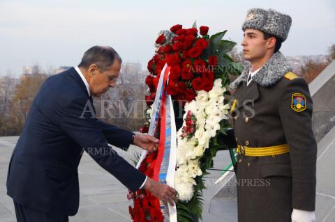 Sergey Lavrov pays tribute to memory of Armenian Genocide 
victims
