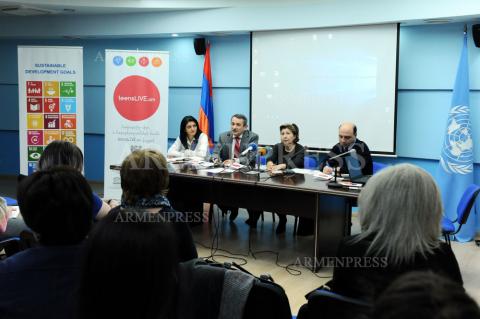 Round-table discussion on use of IT during adolescent health 
and education
