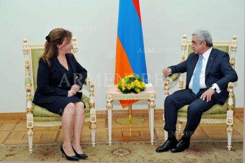 New Ambassador of Lebanon Maya Dagher presents credentials 
to President Serzh Sargsyan 