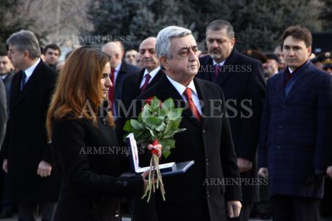 President Sargsyan hands over posthumously awarded high 
state awards to families of fallen soldiers