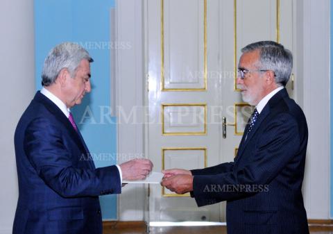 New Ambassador of Chile presents credentials to Armenian 
President