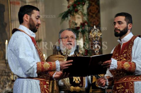 President Serzh Sargsyan attends Easter Patriarchal Divine 
Liturgy