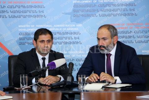 Prime Minister introduces new minister of territorial 
administration and development Suren Papikyan 