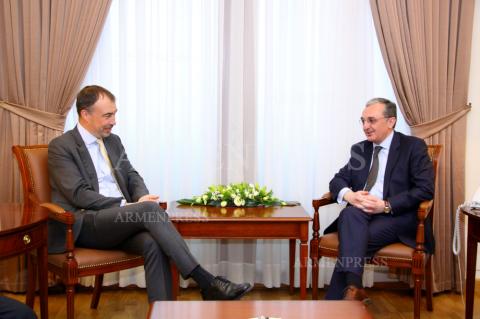 Armenian foreign minister Zohrab Mnatsakanyan receives EU 
Special Representative for the South Caucasus and the crisis in 
Georgia Toivo Klaar 