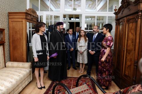 Armenian Prime Minister Nikol Pashinyan visits Hovhannes 
Tumanyan House scientific-cultural center in Tbilisi, Georgia 