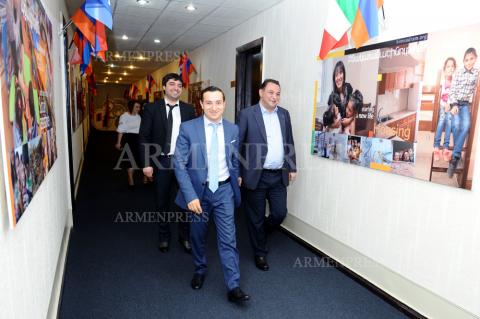 Diaspora Minister Mkhitar Hayrapetyan visits head office of 
Hayastan All Armenian Fund 