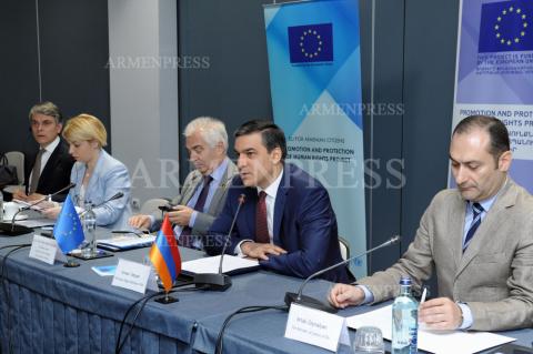 Round-table discussion on topic of human rights situation in 
places of detention