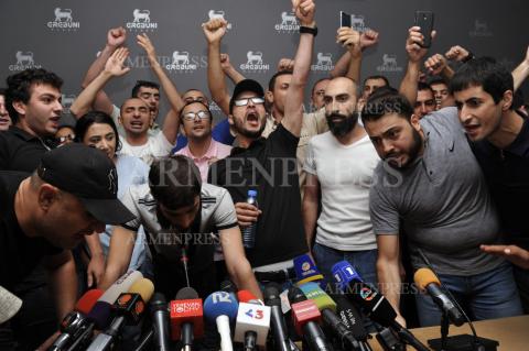 2nd President Robert Kocharyan's press conference cancelled 
due to protest of citizens 
