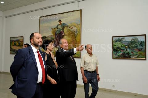 Նախագահն այցելեց Հովհաննես Զարդարյանի 100-
ամյակին նվիրված ցուցահանդեսին


