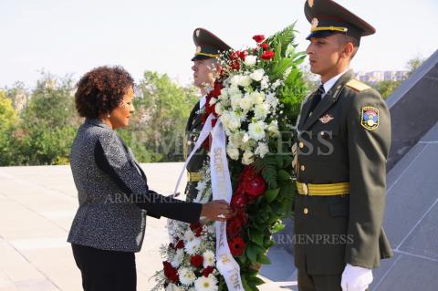 La Francophonie Secretary General Michaelle Jean visits 
Armenian Genocide Memorial in Yerevan 
