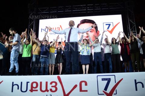 PM Nikol Pashinyan takes part in My Step bloc's campaigning 
event in Davitashen district 